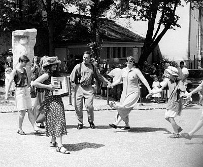 Die Alleinunterhalterin mit Balkanmusik